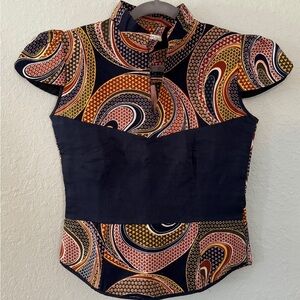 Woman’s IK-PEN tailored top. Size small